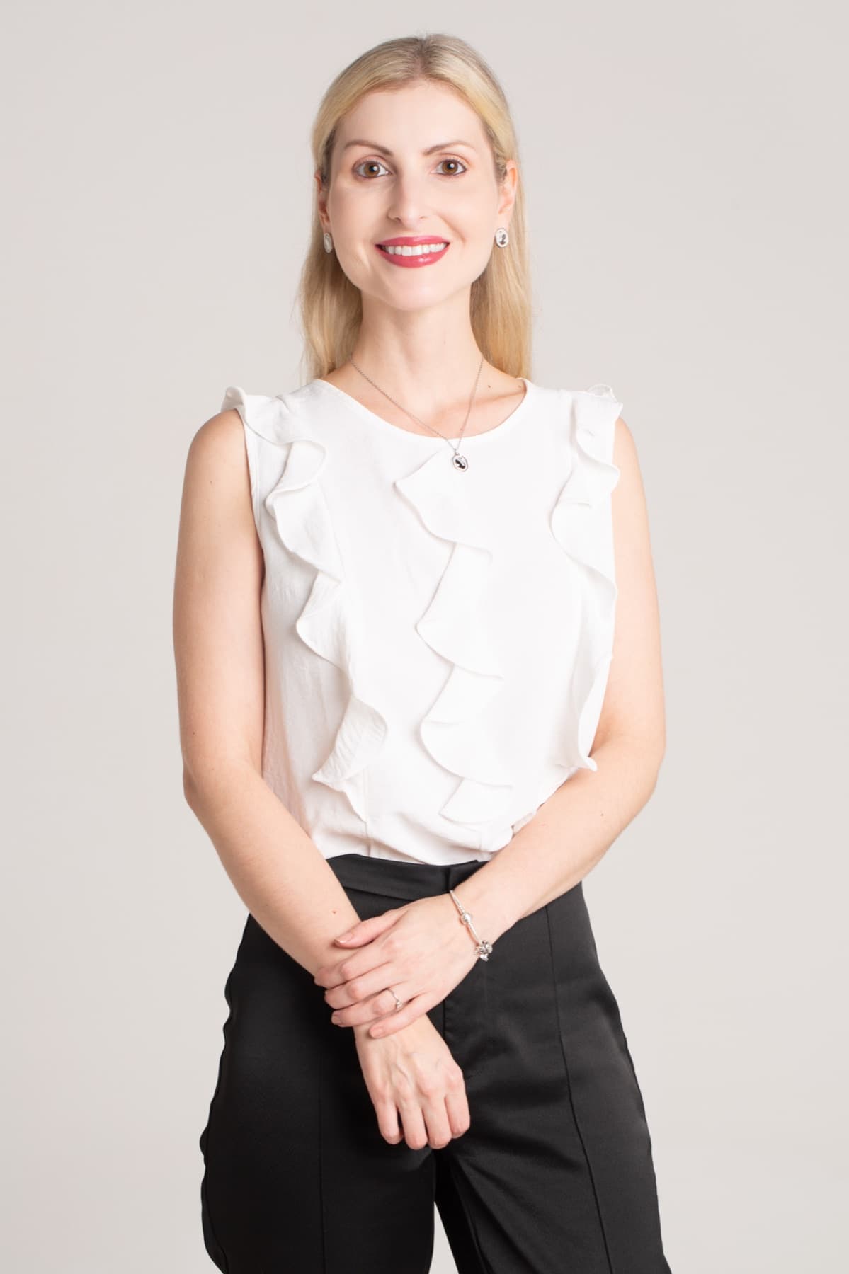 Dra. Karine Weckerlim, médica dermatologista da Yamagata Dermatologia