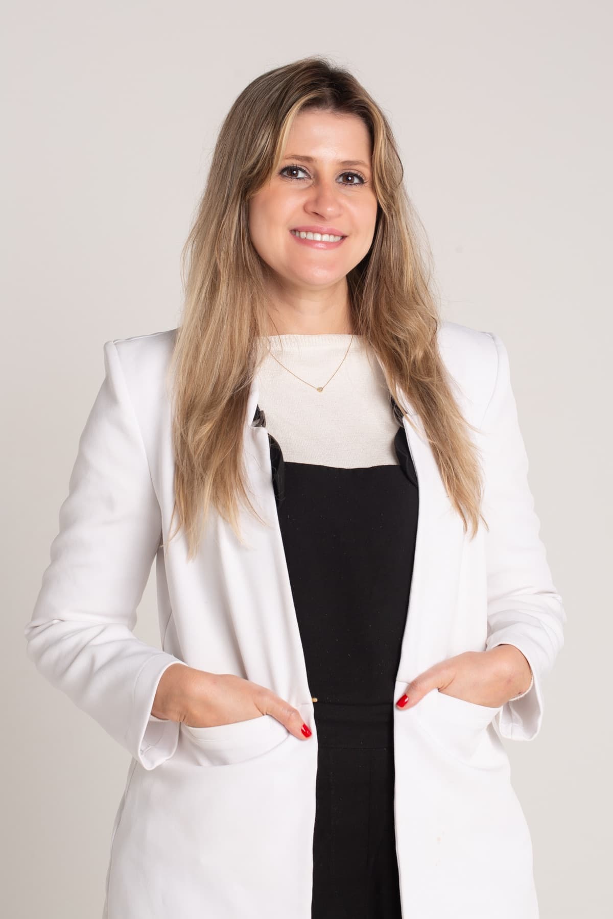 Dra. Michelle Souza, médica dermatologista da Yamagata Dermatologia